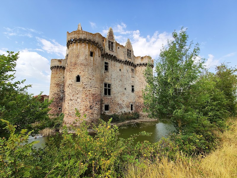 Château de l'Ebaupinay — Patrimoine — Le Breuil-sous-Argenton