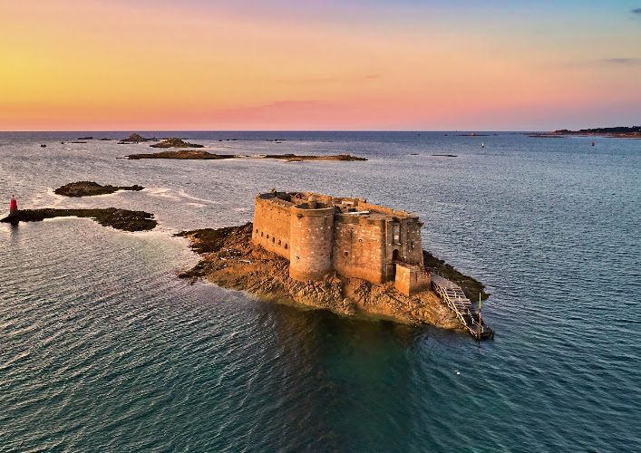 Château du Taureau – traversée en bateau et visite du fort de la baie de Morlaix — Visiter un château — Plouezoc'h