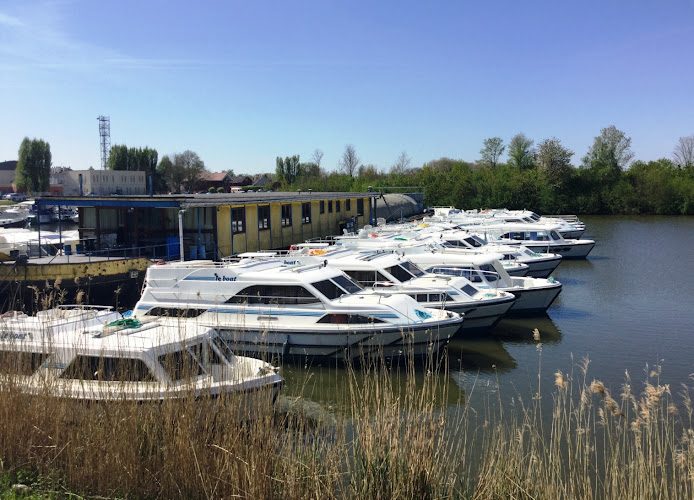 Le Boat Saint-Jean-de-Losne - bateau habitable sans permis en Bourgogne — Location de bateaux sans permis — Saint-Jean-de-Losne