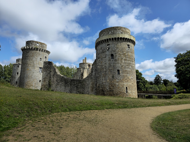 Château de la Hunaudaye — Visiter un château — Plédéliac