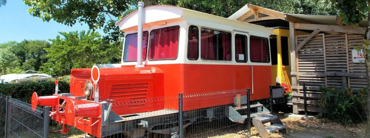 Camping Insolite le Haut Village — Wagons & trains insolites — Saint-Michel-Chef-Chef