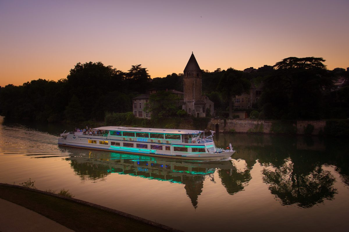 Bateau restaurant Hermès (Croisières restaurant à Lyon) — Dîner-croisière & croisière gourmande — Lyon