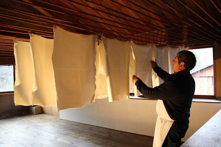 Moulin à papier Richard de Bas - fabriquez votre feuille à la main - Visite de manufactures & ateliers d'artisans - Ambert