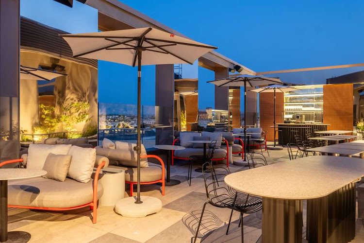 Radisson Hotel Reims — Bars sur les toits avec vue panoramique — Reims