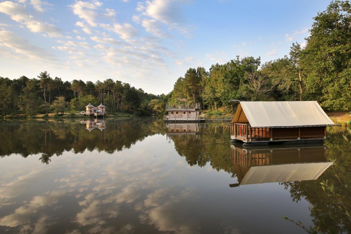Domaine de Bazange - cabane-tente flottante et Aqualodge en Dordogne - Monfaucon