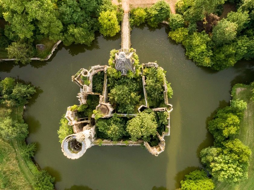 Château de la Mothe Chandeniers — Patrimoine — Les Trois-Moutiers