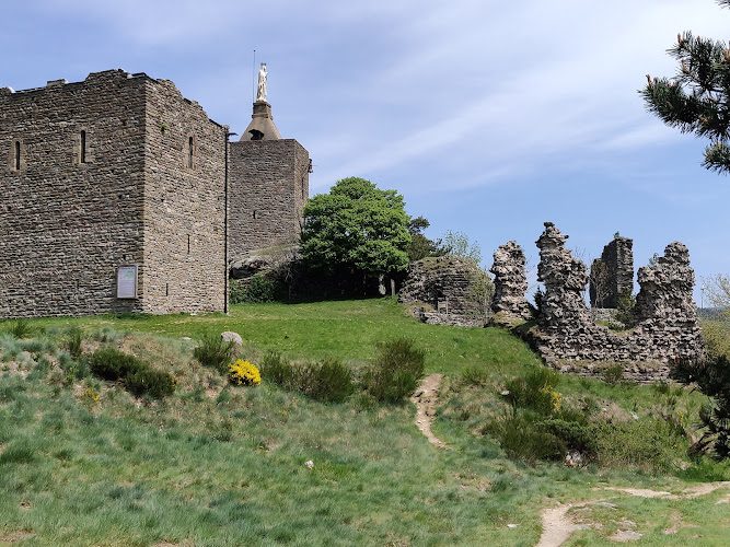 Château de Luc - ruines médiévales et panorama sur l’Allier sur le GR70