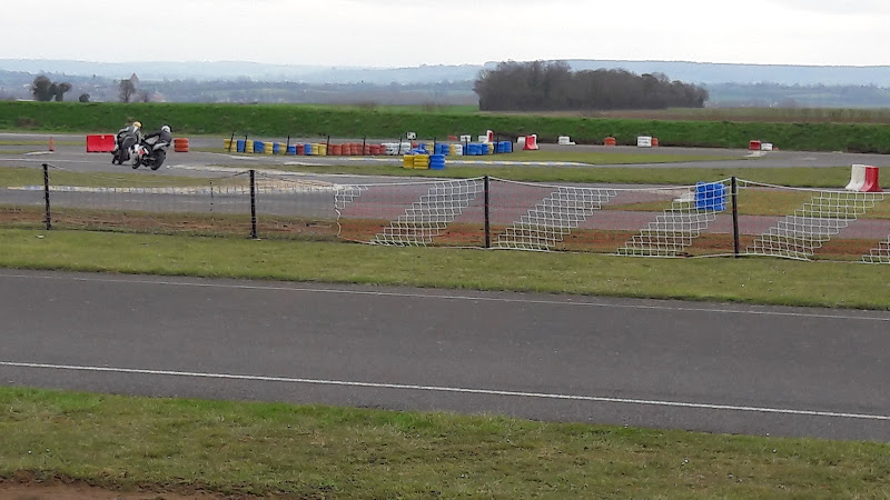plus d'association moto au circuit — Stage de pilotage moto — Vendeuvre