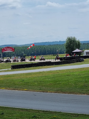 Stage de pilotage moto au Circuit de Clastres — Clastres