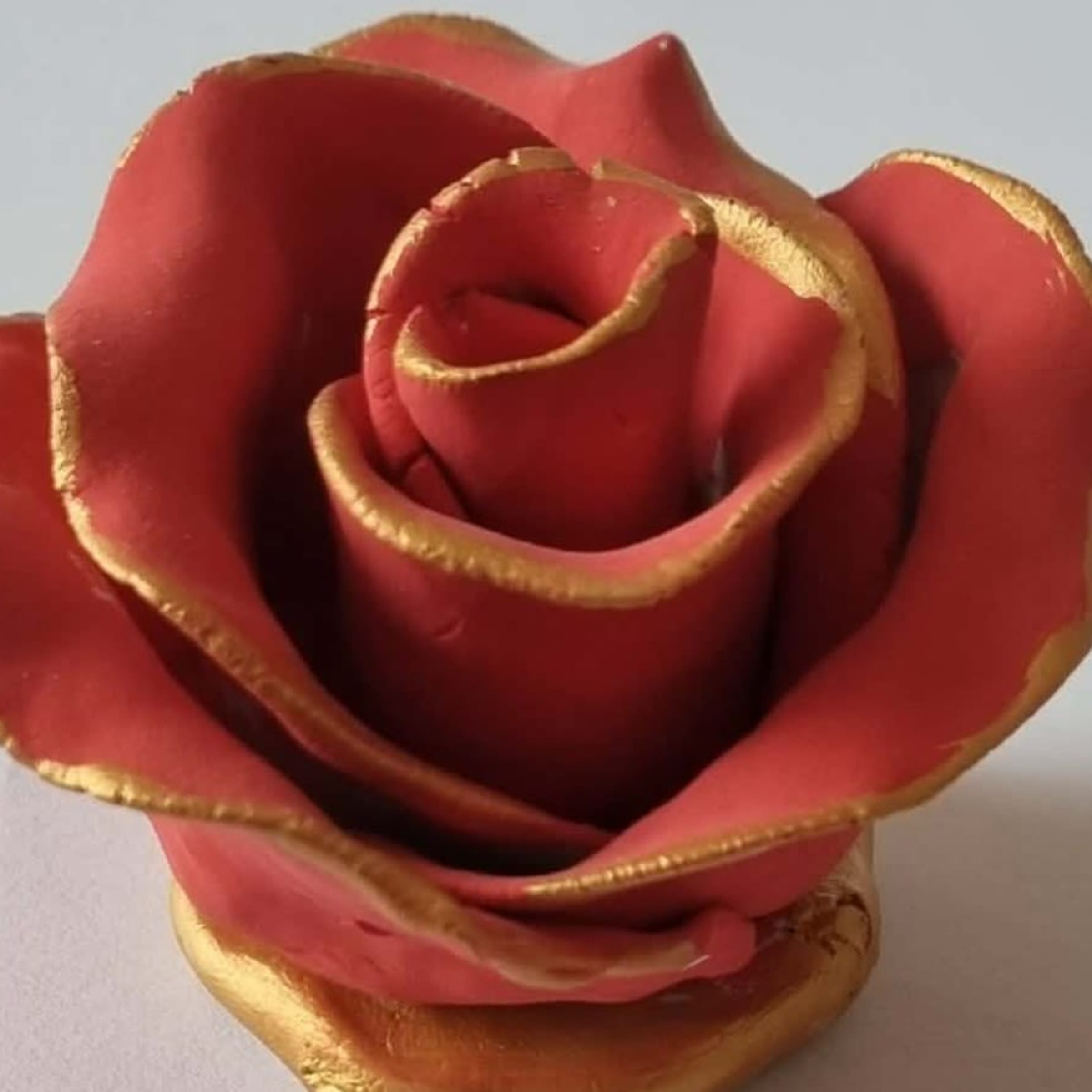 Atelier EVJF poterie "Créez votre rose en argile" à Paris 13ème