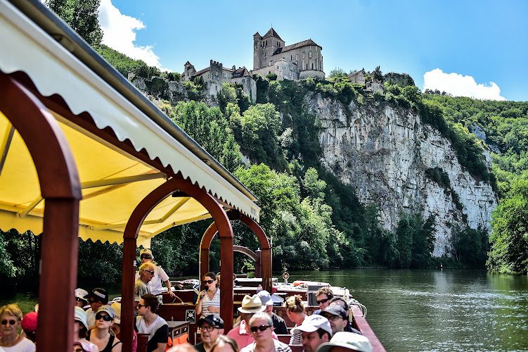 Croisières de Saint-Cirq-Lapopie - bateau barbecue sans permis sur le Lot — Location de bateaux sans permis — Bouziès