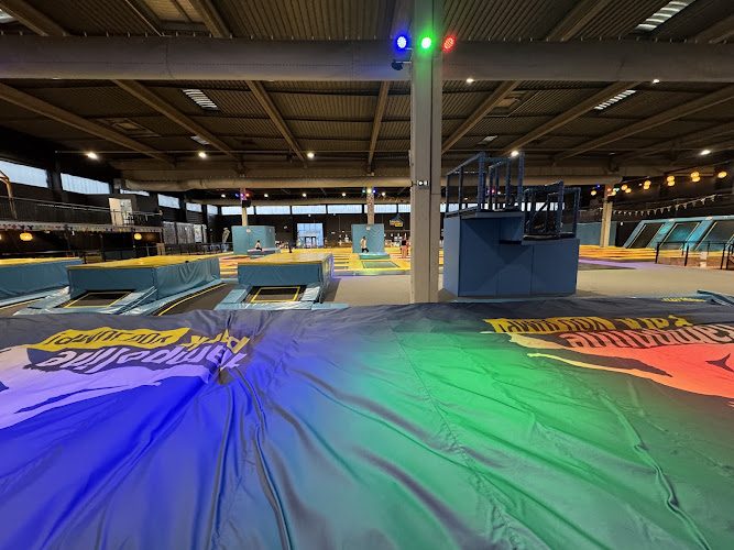 You Kids Parc de jeux indoor — Arcade et Aires de jeux en intérieur pour adultes & enfants — Palaiseau