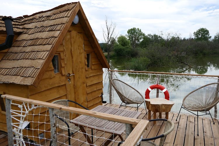 Les Cabanes Flottantes de Givrauval - nuits sur l'étang - Hébergements flottants - Givrauval