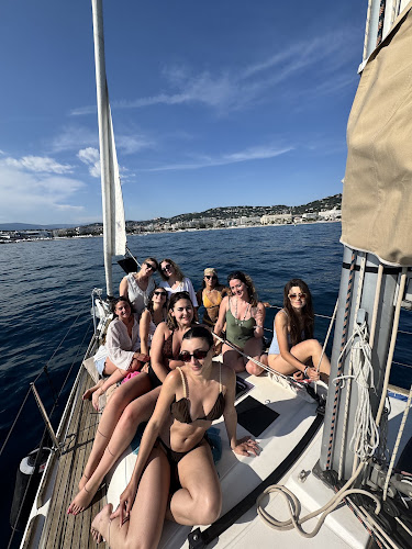 Yacht Me Up Cannes Lérins Sailing Fever – Location Bateau avec skipper & Excursions , activités en mer Cannes -