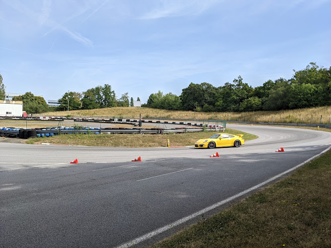 Circuit Jean-Pierre Beltoise — Stage de pilotage Ferrari, Lamborghini, Porsche, Aston Martin,... — Trappes
