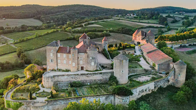 Forteresse de Berzé-le-Châtel — Visiter un château — Berzé-le-Châtel