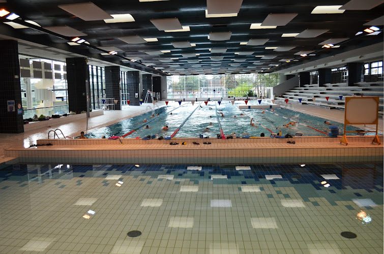 Piscine Montbauron à Versailles - bassin de 50 m et espace balnéo - Centre Aquatique - Versailles