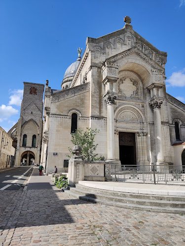 Basilique Saint-Martin de Tours - crypte et tombeau de saint Martin — Patrimoine — Tours