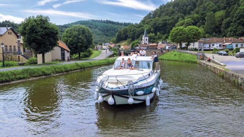 Riverly Saverne (Nicols) - Location bateau sans permis Alsace & Ardennes — Location de bateaux sans permis — Saverne
