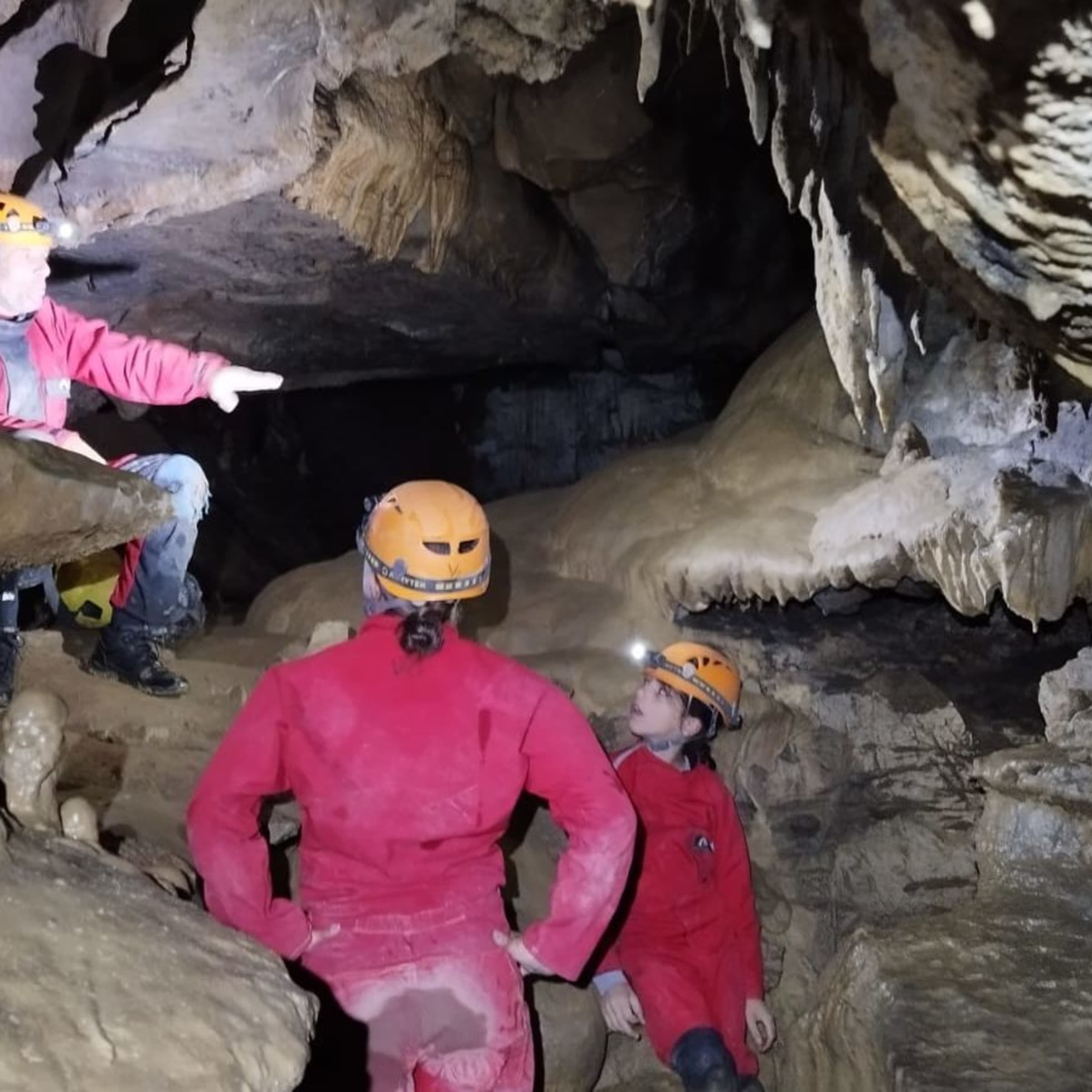 Spéléologie dans la Grotte de Saurat