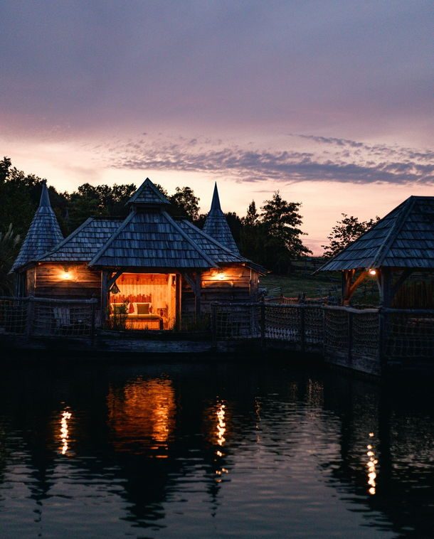 Domaine de Puybeton - château Biron flottant avec spa en Dordogne