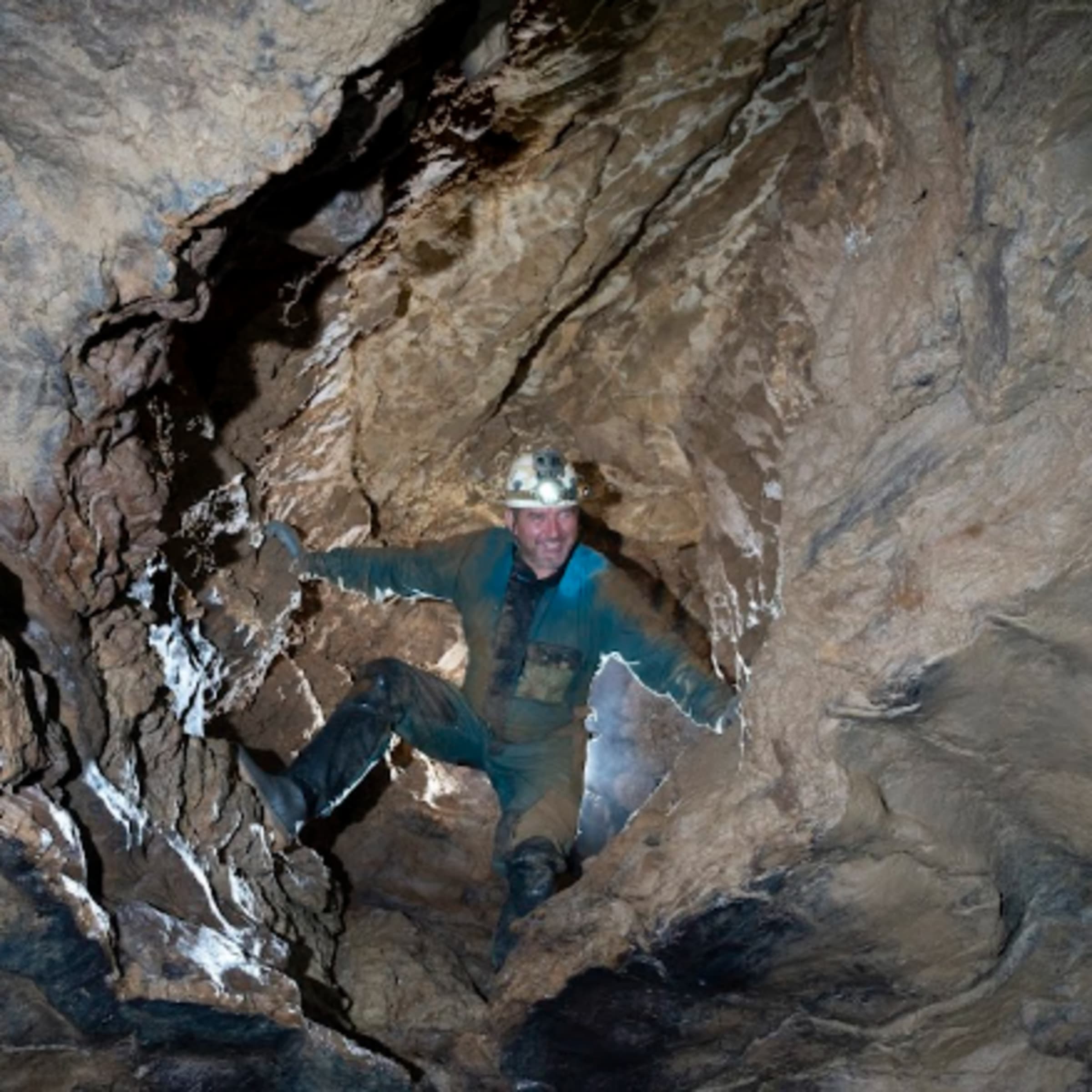 Spéléologie dans la Grotte de Pézenas