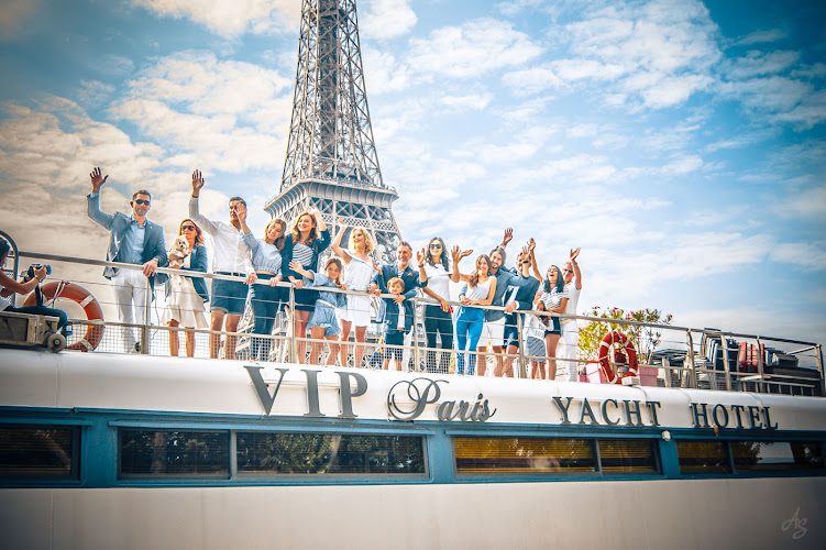 Le VIP Paris - Nuit à bord d’un yacht-hôtel sur la Seine — Hébergements flottants — Paris