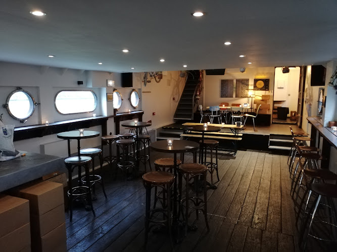 Péniche La Bougeotte — Bar insolite — Paris