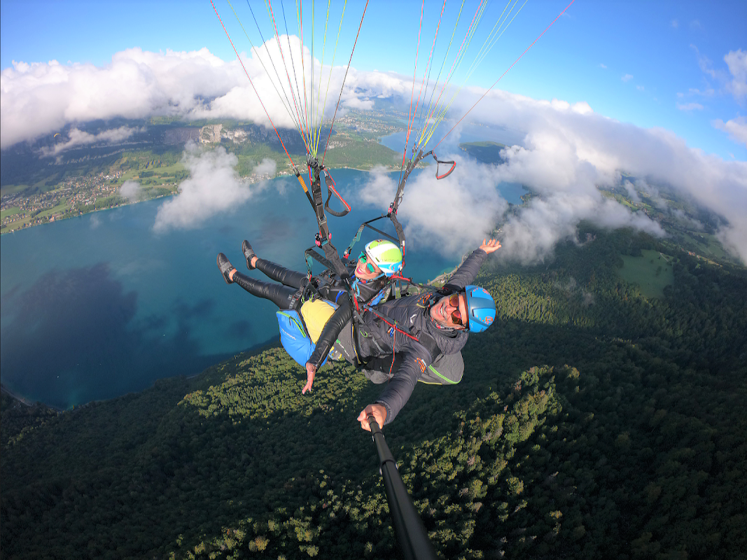 Flyeo - Baptême, école et boutique de parapente — Baptême en parapente — Doussard