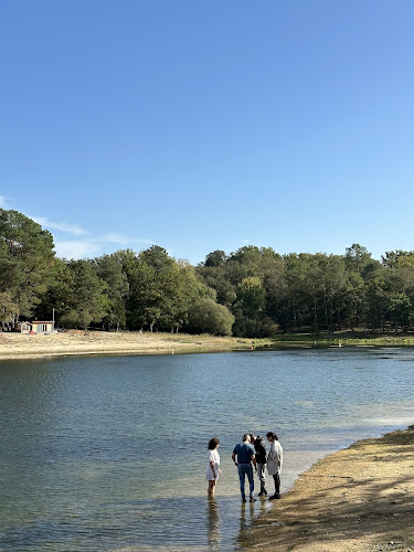 Base de loisirs du Lac de Neufont — Plages, Lacs & Lieux de loisirs nautiques — Saint-Amand-de-Vergt