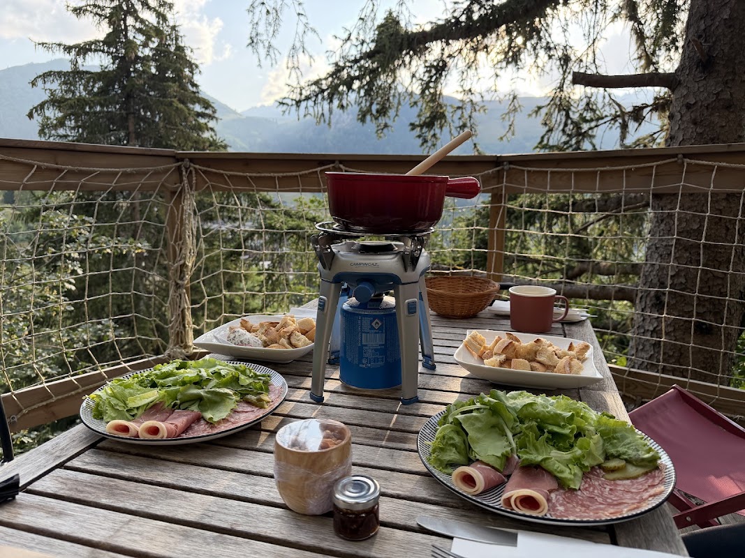 Cabane dans les Arbres - Valmo'Insolite