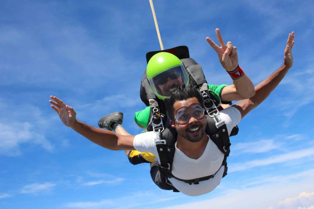Newton Parachutisme - saut en parachute PACA — Saut en Parachute - Tandem — Le Cannet-des-Maures