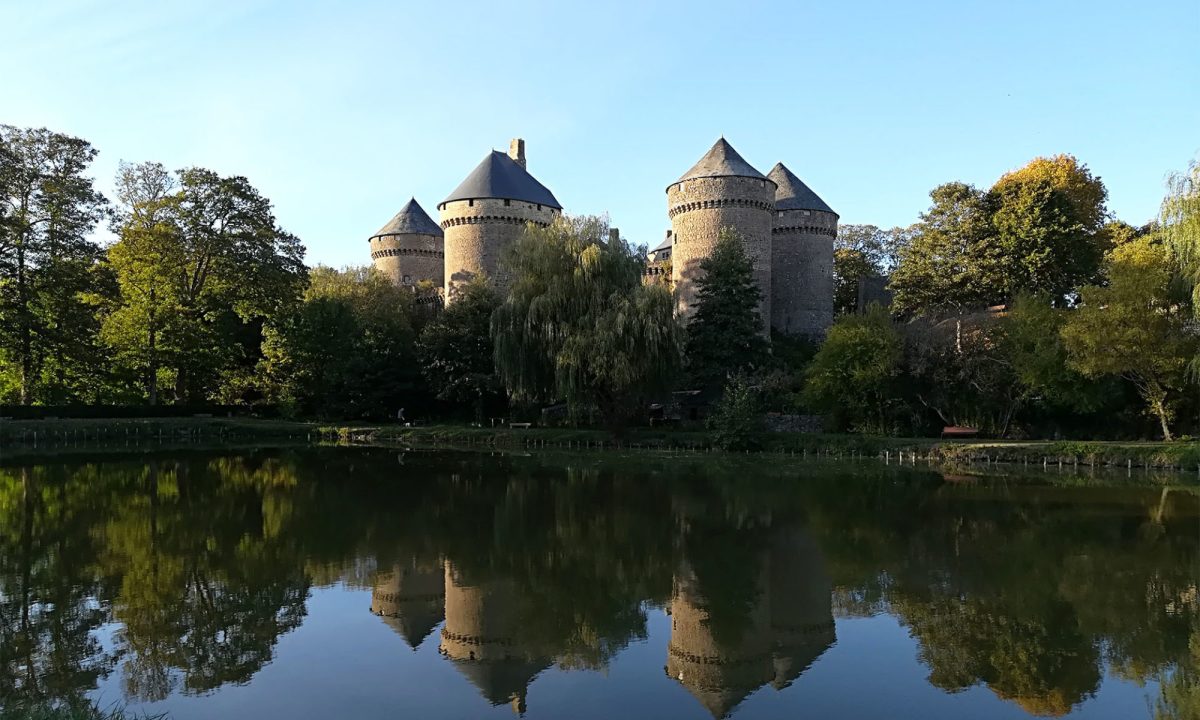 Château de Lassay — Visiter un château — Lassay-les-Châteaux