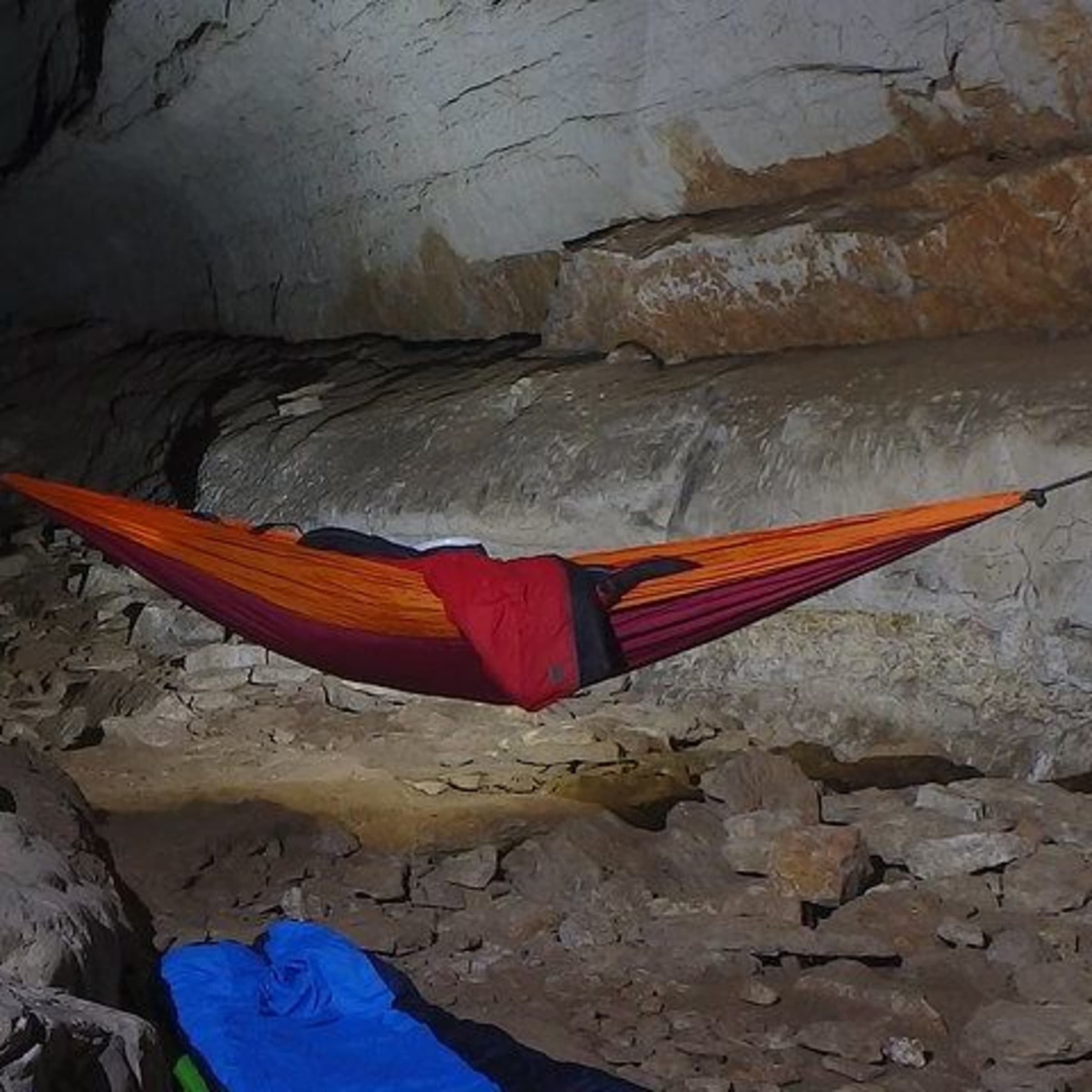 Spéléologie d'exception : une nuit sous terre