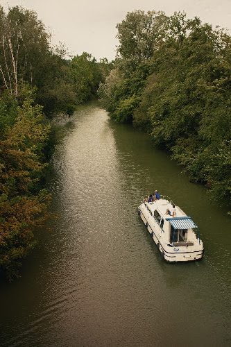 Les Canalous Cognac - bateau habitable sans permis sur la Charente — Location de bateaux sans permis — Cognac