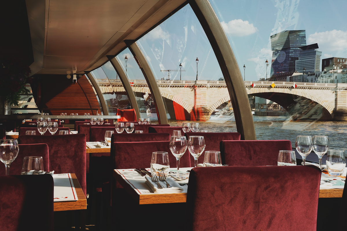 Maxim’s sur Seine – Dîner-croisière — Dîner-croisière & croisière gourmande — Paris