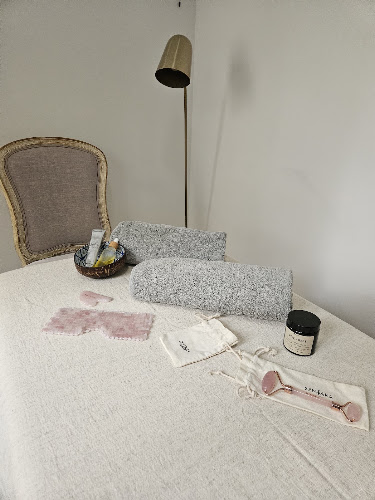 Chloé Kobido&Wellness - Facialiste.Kobido - Drainage lymphatique corps - Massothérapeute - Montreuil et Paris — Kobido & massages facialistes — Montreuil