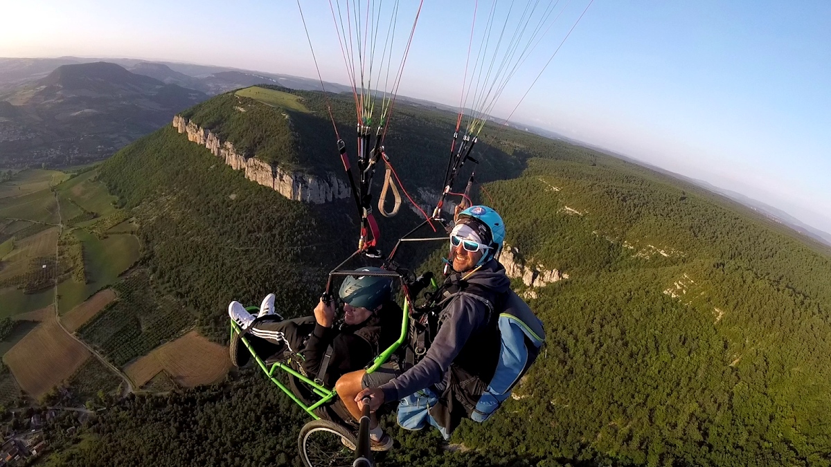 ACROBI Parapente MILLAU | Vol Baptême | Stage — Baptême en parapente — Millau