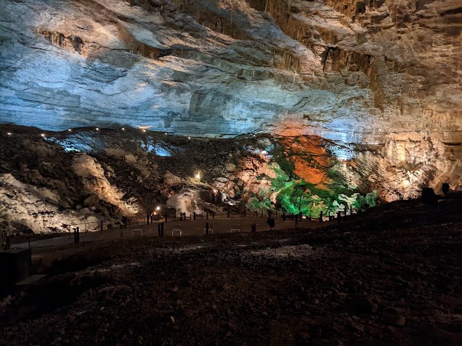 Gouffre de Poudrey - 1 million de m³ à 70 m sous terre — Étalans