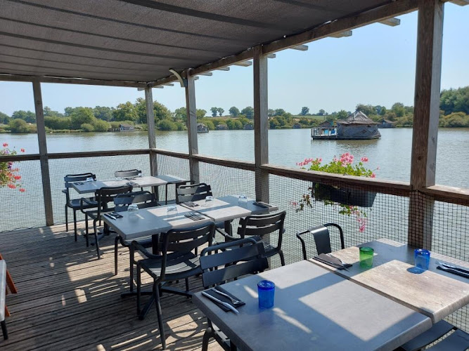 La Marina du Ponteil – restaurant sur l’étang à Pressac — Restaurants avec vue — Pressac