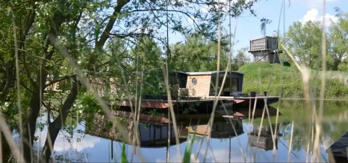 Village Toue des Demoiselles - Toues cabanées sur l’eau — Hébergements flottants — Chassenard