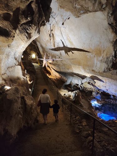 Cova Bastera - grotte naturelle fortifiée par Vauban et parcours Dinopedia — Visite de grottes & gouffres — Villefranche-de-Conflent