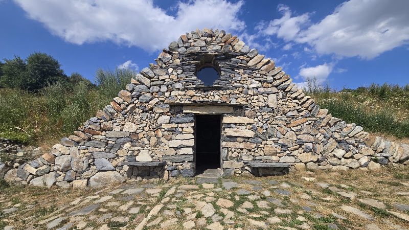 Le Suchaillou - refuge d’art contemporain sur le GR®65 à Queyrières — Expériences insolites — Queyrières