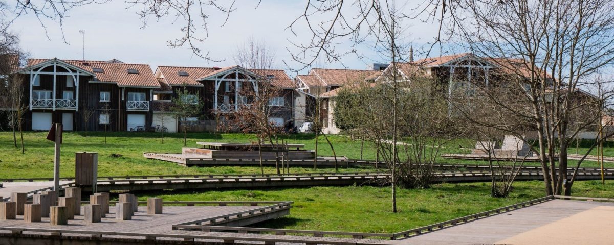 Parc public du Teich - promenade et jeux près du port - Le Teich