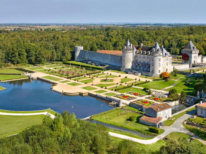 Château de la Roche Courbon — Visiter un château — Saint-Porchaire