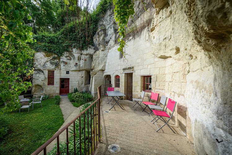 Logis Hôtel Demeure de la Vignole — Logements Troglodytes (Maisons creuséees, Grottes aménagées,...) — Turquant