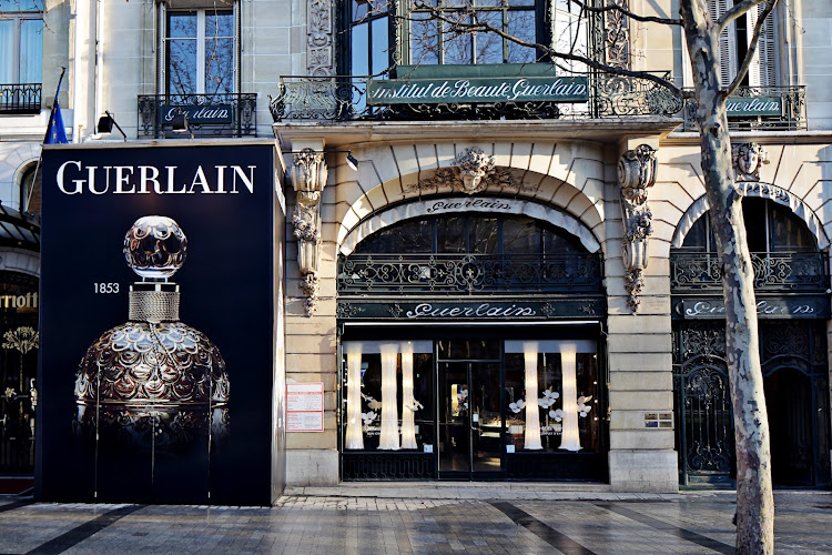 Guerlain Boutique Champs Elysées — Découverte de l'artisanat local — Paris