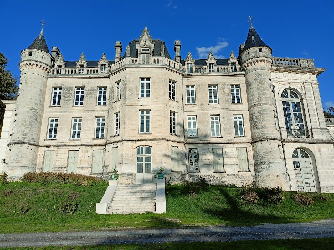 Château de La Mercerie — Patrimoine — Magnac-Lavalette-Villars