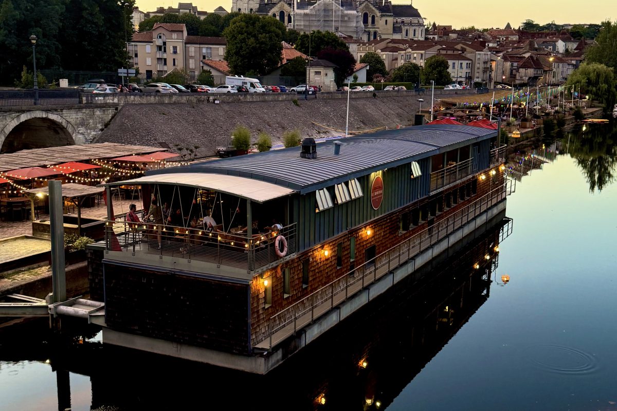 LE ROOFBOAT — Restaurants sur péniche & bateau à quai — Périgueux