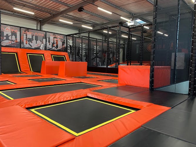 DINAN JUMP — Session de Trampoline Park pour Enfants et Adultes — Taden